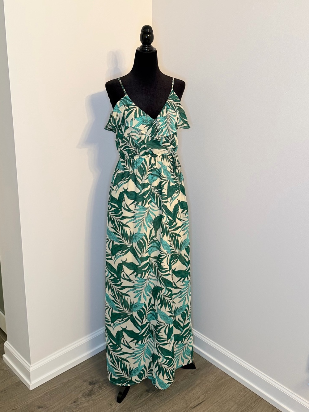 Green Tropical Print Maxi Dress with Ruffle Bodice
